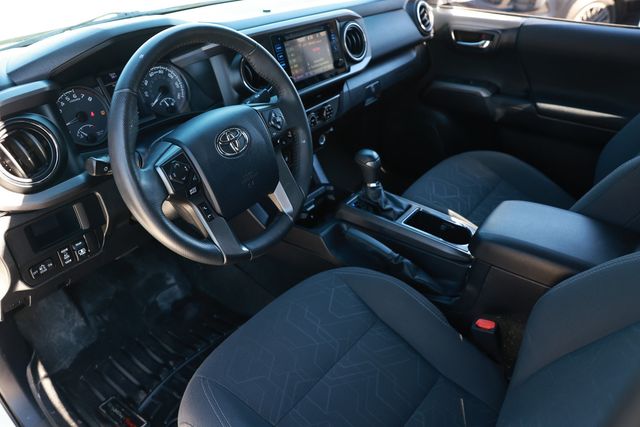 2017 Toyota Tacoma TRD Sport Double Cab 5' Bed V6 4x2 Automatic - 22989318 - 5