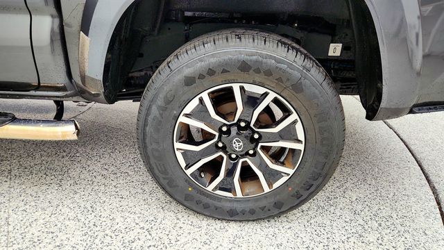 2017 Toyota Tacoma TRD Sport Double Cab 5' Bed V6 4x2 Automatic w/ Premium/Tech Pkg - 23009114 - 8