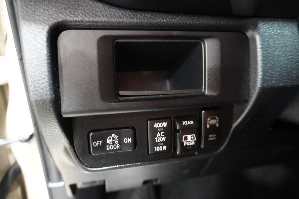 2017 Toyota Tacoma TRD Sport Double Cab V6 4x4 photo 13