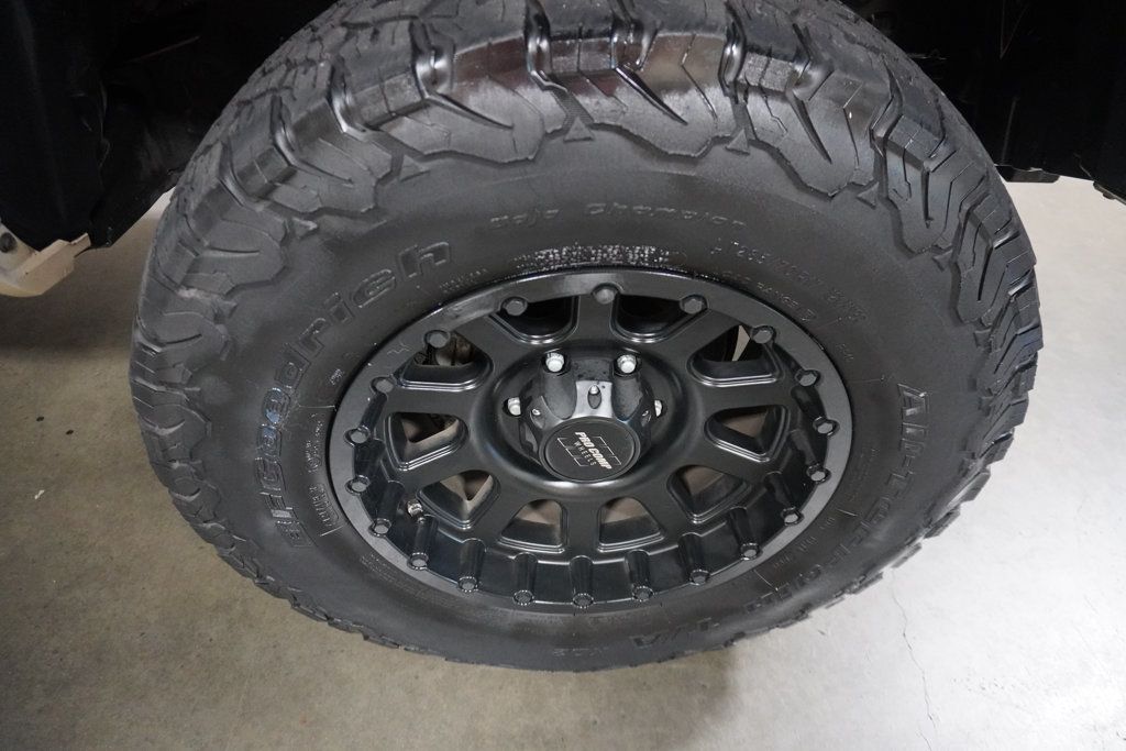 2017 Toyota Tacoma TRD Sport Double Cab V6 4x4 photo 16