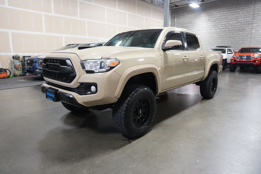 2017 Toyota Tacoma TRD Sport Double Cab V6 4x4 photo 3