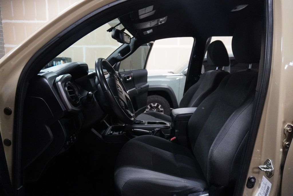 2017 Toyota Tacoma TRD Sport Double Cab V6 4x4 photo 7