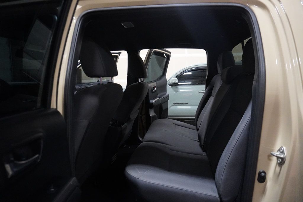 2017 Toyota Tacoma TRD Sport Double Cab V6 4x4 photo 9