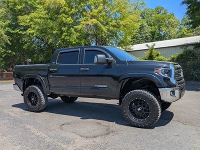 2017 Toyota Tundra - 5TFEM5F13HX110891