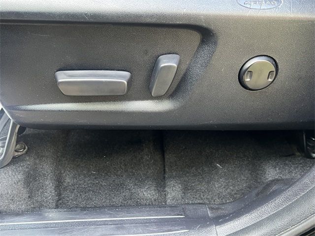 2017 Toyota Tundra 2WD Limited CrewMax 5.5' Bed 5.7L FFV - 22963776 - 12