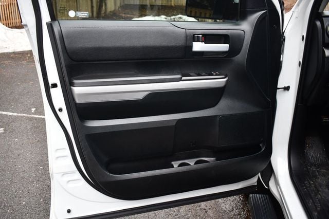 2017 Toyota Tundra 2WD SR5 CrewMax 5.5' Bed 5.7L FFV - 22986864 - 22