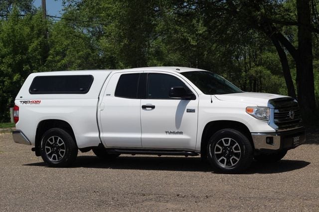 2017 Toyota Tundra 4WD SR5  5.7L V8 w/TRD OFF ROAD, BUCKET SEATS - 23030985 - 0