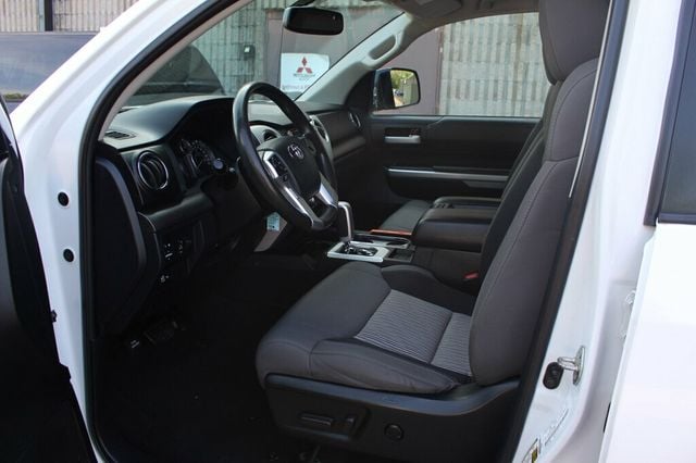 2017 Toyota Tundra 4WD SR5  5.7L V8 w/TRD OFF ROAD, BUCKET SEATS - 23030985 - 22