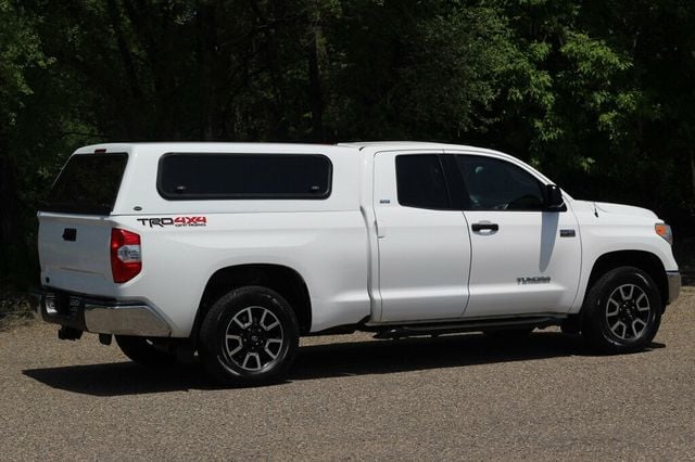 2017 Toyota Tundra 4WD SR5  5.7L V8 w/TRD OFF ROAD, BUCKET SEATS - 23030985 - 2