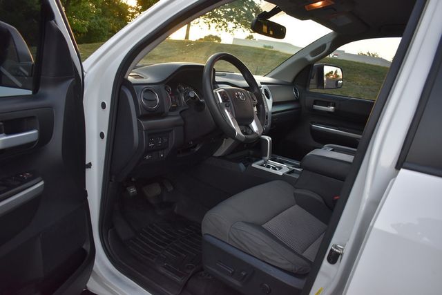 2017 Toyota Tundra 4WD SR5 CrewMax 5.5' Bed 5.7L FFV - 23027975 - 28