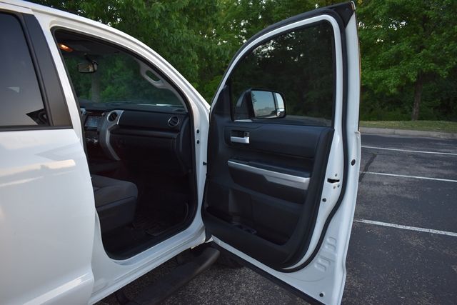 2017 Toyota Tundra 4WD SR5 CrewMax 5.5' Bed 5.7L FFV - 23027975 - 47