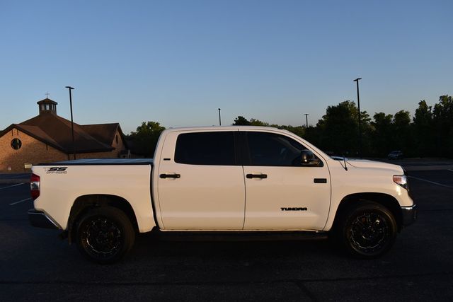 2017 Toyota Tundra 4WD SR5 CrewMax 5.5' Bed 5.7L FFV - 23027975 - 58