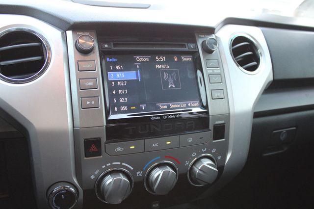 2017 Toyota Tundra 4WD SR5 CrewMax 5.5' Bed 5.7L FFV - 22981588 - 17