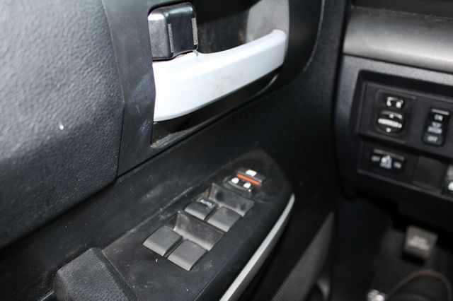 2017 Toyota Tundra 4WD SR5 CrewMax 5.5' Bed 5.7L FFV - 22981588 - 21