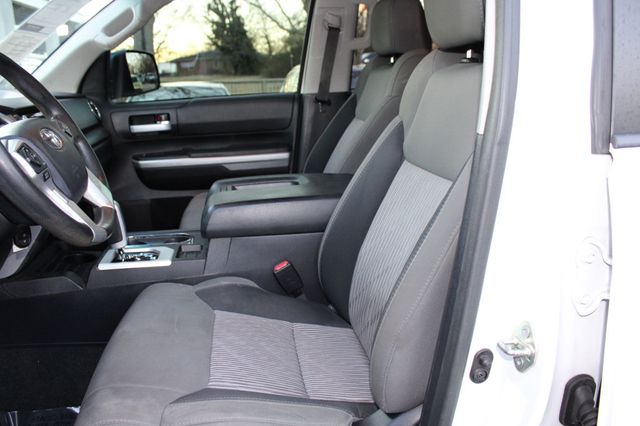 2017 Toyota Tundra 4WD SR5 CrewMax 5.5' Bed 5.7L FFV - 22981588 - 22