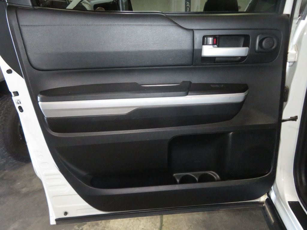 2017 Toyota Tundra CrewMax photo 22