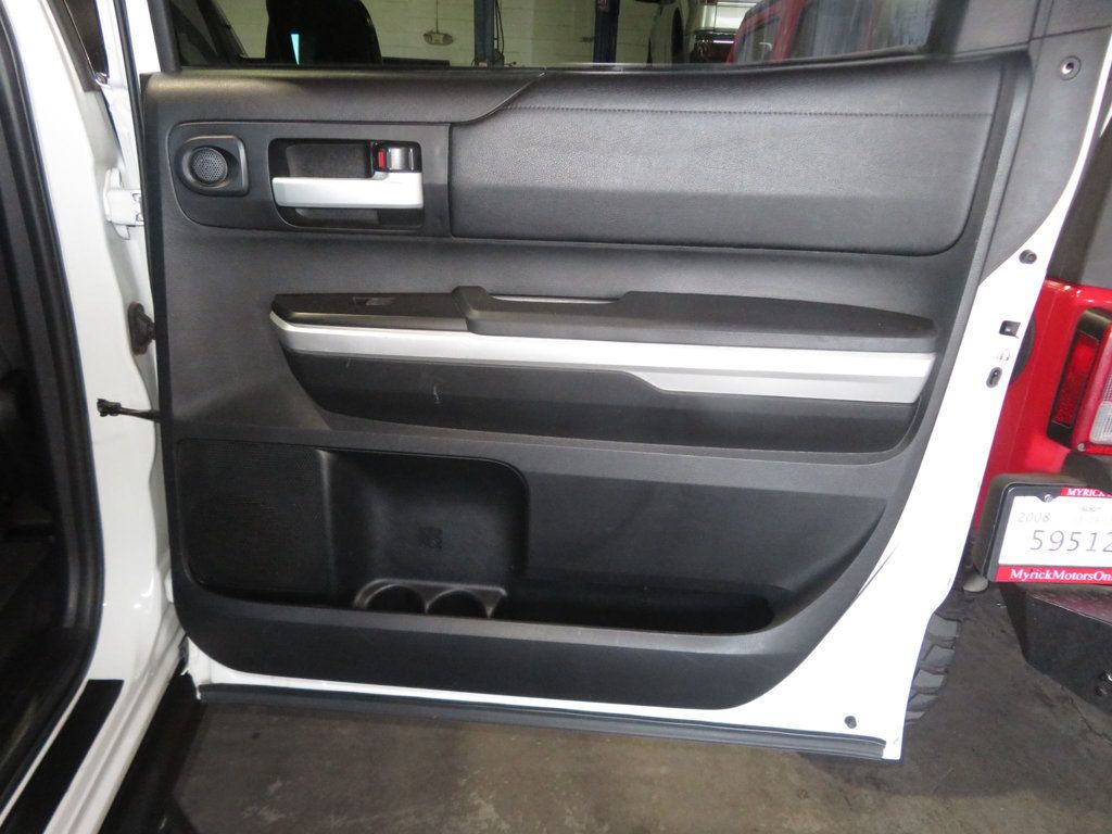 2017 Toyota Tundra CrewMax photo 27