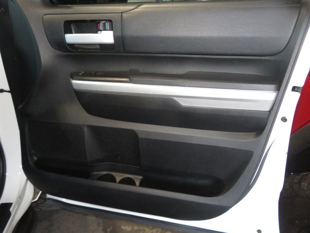 2017 Toyota Tundra CrewMax photo 32