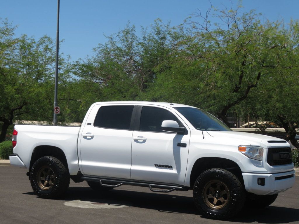 2017 Toyota Tundra CrewMax photo 4