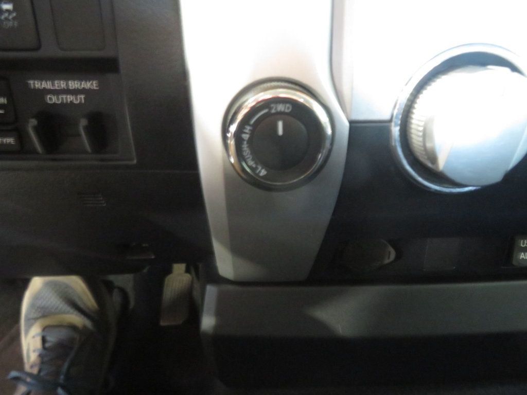 2017 Toyota Tundra CrewMax photo 42