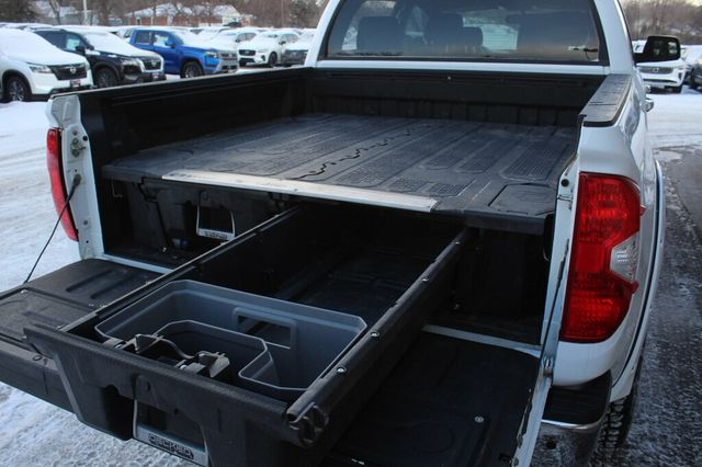 2017 Toyota Tundra ONE OWNER LIMITED CREWMAX W/ PREMIUM PKG, MOONROOF - 22947907 - 32