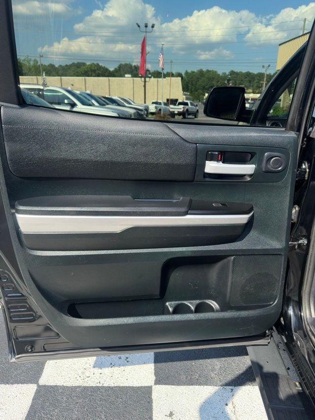 2017 Toyota Tundra SR5 - 22478727 - 18