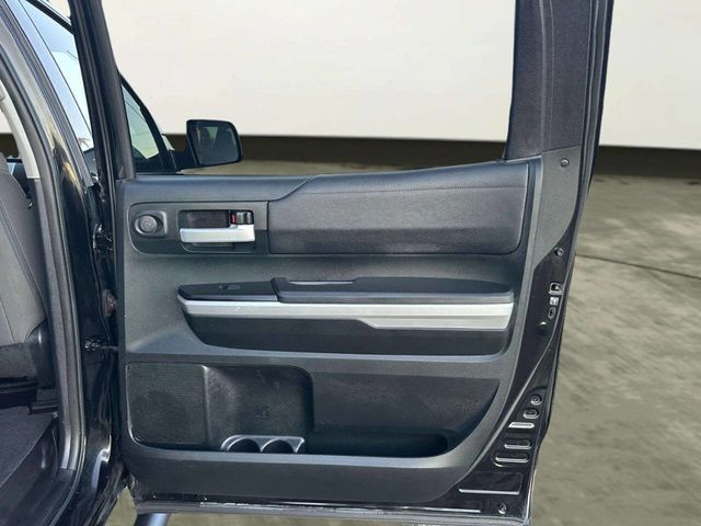 2017 Toyota Tundra SR5 4x4 4dr CrewMax Cab Pickup SB (5.7L V8 FFV) - 22971678 - 19