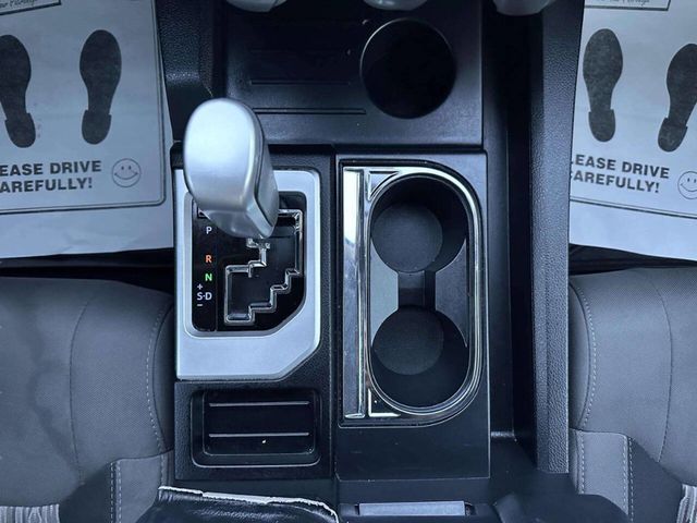 2017 Toyota Tundra SR5 4x4 4dr CrewMax Cab Pickup SB (5.7L V8 FFV) - 22971678 - 24