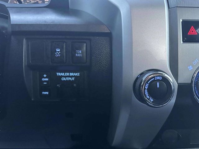 2017 Toyota Tundra SR5 4x4 4dr CrewMax Cab Pickup SB (5.7L V8 FFV) - 22971678 - 35