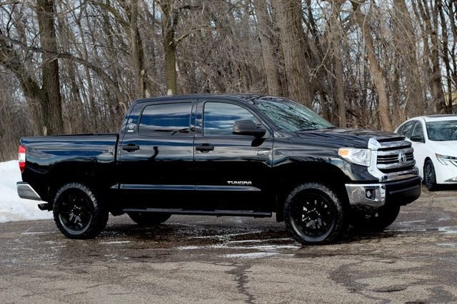 2017 Toyota Tundra SR5 CREWMAX W/ PREMIUM AUDIO/ NAVIGATION, BUCKET SEATS - 22976796 - 0