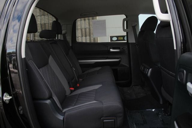 2017 Toyota Tundra SR5 CREWMAX W/ PREMIUM AUDIO/ NAVIGATION, BUCKET SEATS - 22976796 - 10