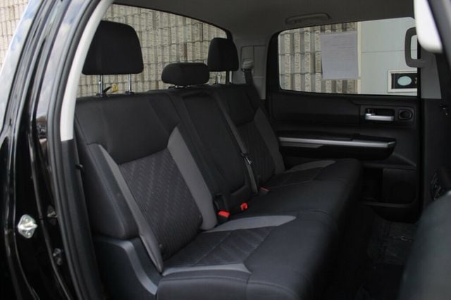 2017 Toyota Tundra SR5 CREWMAX W/ PREMIUM AUDIO/ NAVIGATION, BUCKET SEATS - 22976796 - 11