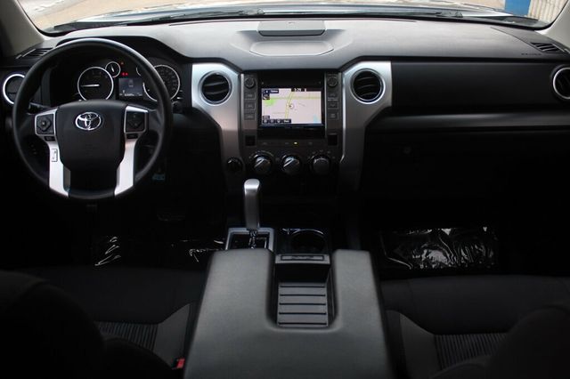 2017 Toyota Tundra SR5 CREWMAX W/ PREMIUM AUDIO/ NAVIGATION, BUCKET SEATS - 22976796 - 12