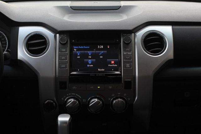 2017 Toyota Tundra SR5 CREWMAX W/ PREMIUM AUDIO/ NAVIGATION, BUCKET SEATS - 22976796 - 13