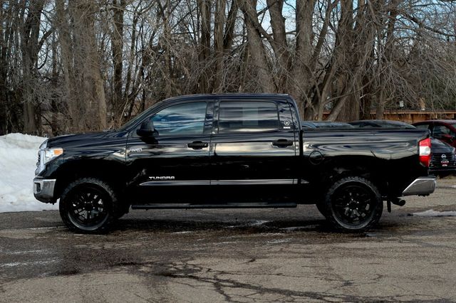 2017 Toyota Tundra SR5 CREWMAX W/ PREMIUM AUDIO/ NAVIGATION, BUCKET SEATS - 22976796 - 17