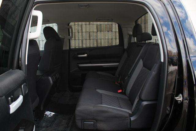 2017 Toyota Tundra SR5 CREWMAX W/ PREMIUM AUDIO/ NAVIGATION, BUCKET SEATS - 22976796 - 25