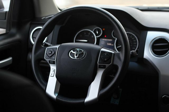 2017 Toyota Tundra SR5 CREWMAX W/ PREMIUM AUDIO/ NAVIGATION, BUCKET SEATS - 22976796 - 27