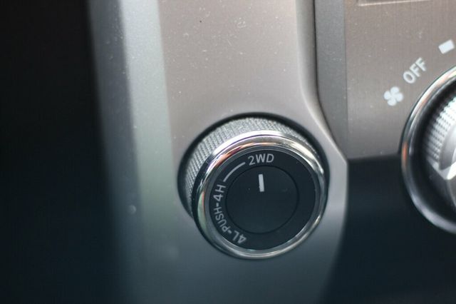 2017 Toyota Tundra SR5 CREWMAX W/ PREMIUM AUDIO/ NAVIGATION, BUCKET SEATS - 22976796 - 28