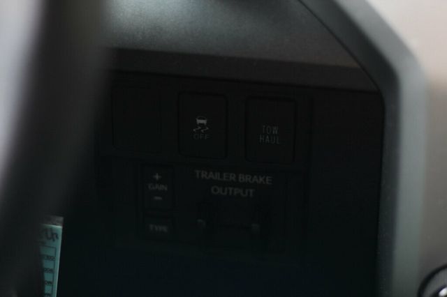 2017 Toyota Tundra SR5 CREWMAX W/ PREMIUM AUDIO/ NAVIGATION, BUCKET SEATS - 22976796 - 29