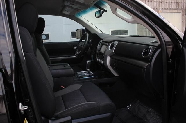2017 Toyota Tundra SR5 CREWMAX W/ PREMIUM AUDIO/ NAVIGATION, BUCKET SEATS - 22976796 - 7