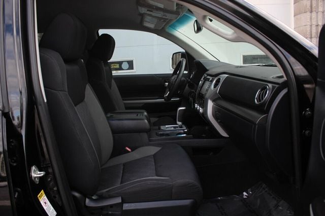 2017 Toyota Tundra SR5 CREWMAX W/ PREMIUM AUDIO/ NAVIGATION, BUCKET SEATS - 22976796 - 8