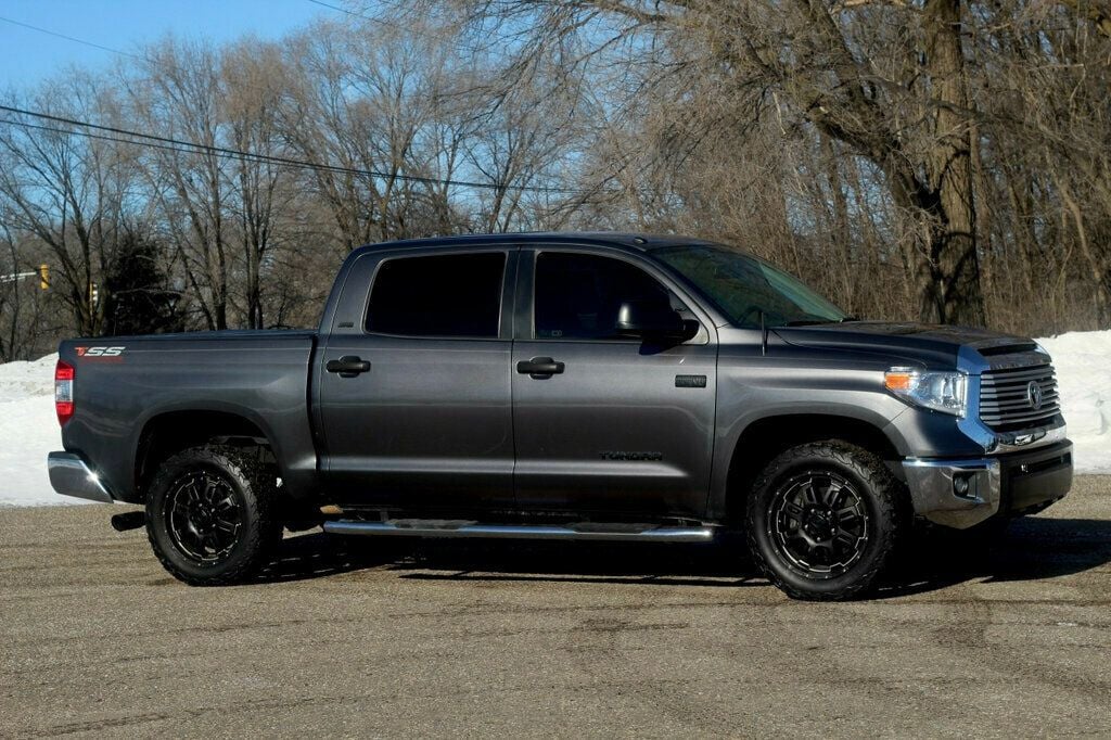 2017 Toyota Tundra SR5 UPGRADE PACKAGE NAVIGATION W/ PREMIUM AUDIO - 22957092 | Video 1