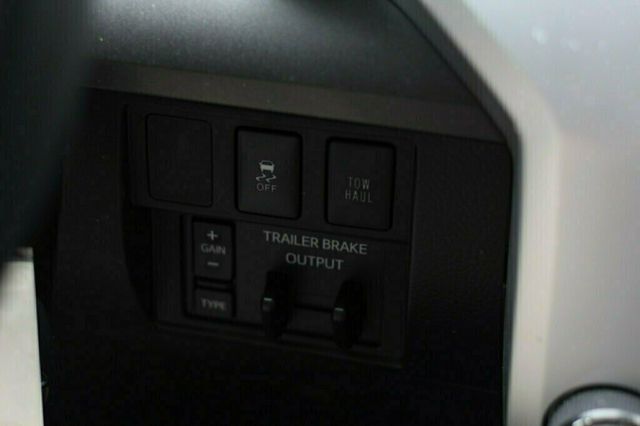 2017 Toyota Tundra SR5 UPGRADE PACKAGE NAVIGATION W/ PREMIUM AUDIO - 22957092 - 17