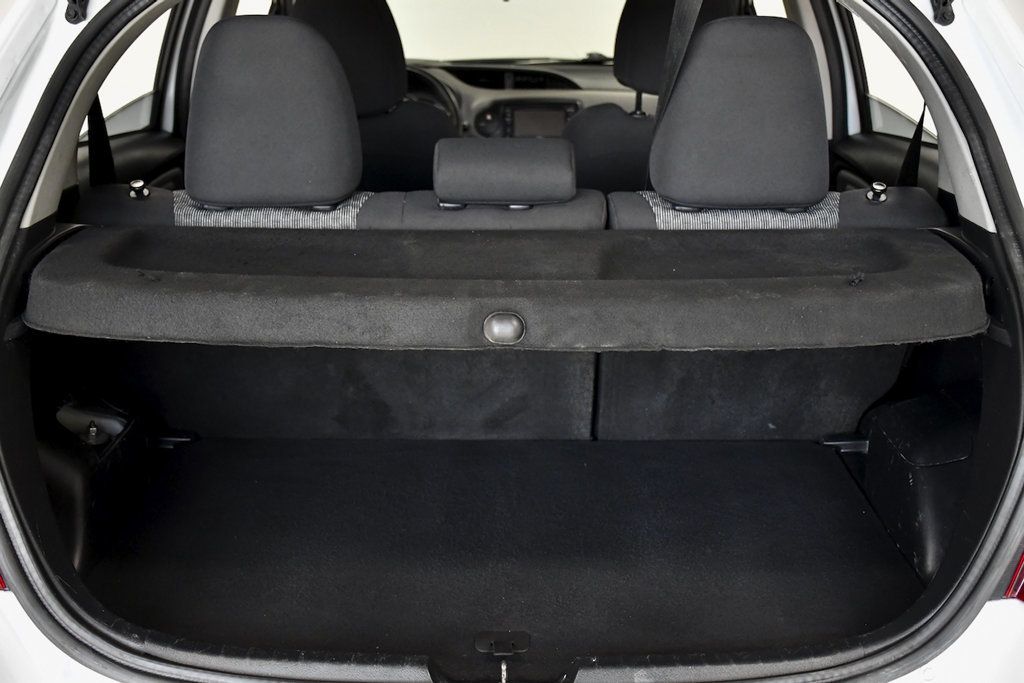 2017 Toyota Yaris 3-Door L Automatic - 23073596 - 12