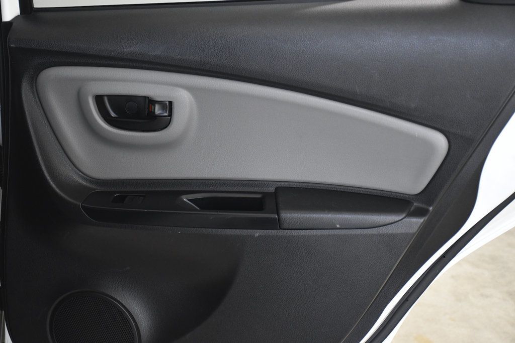 2017 Toyota Yaris 3-Door L Automatic - 23073596 - 14
