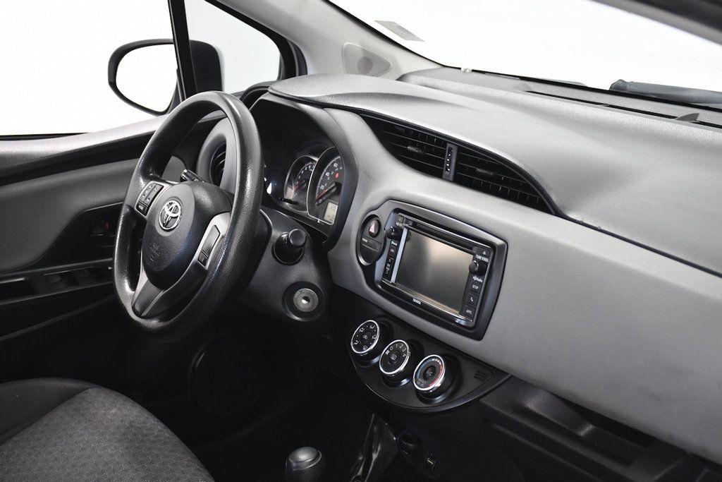 2017 Toyota Yaris 3-Door L Automatic - 23073596 - 16