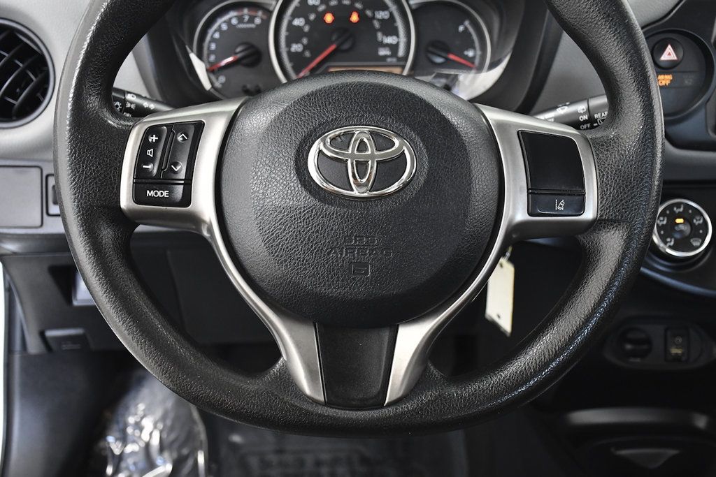 2017 Toyota Yaris 3-Door L Automatic - 23073596 - 19
