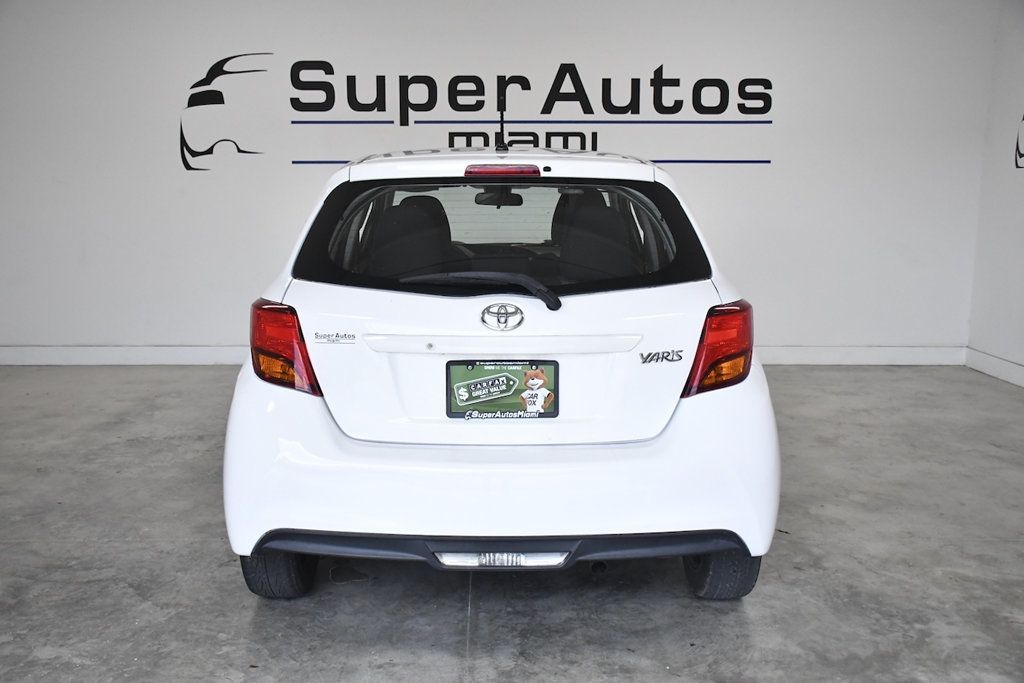 2017 Toyota Yaris 3-Door L Automatic - 23073596 - 4