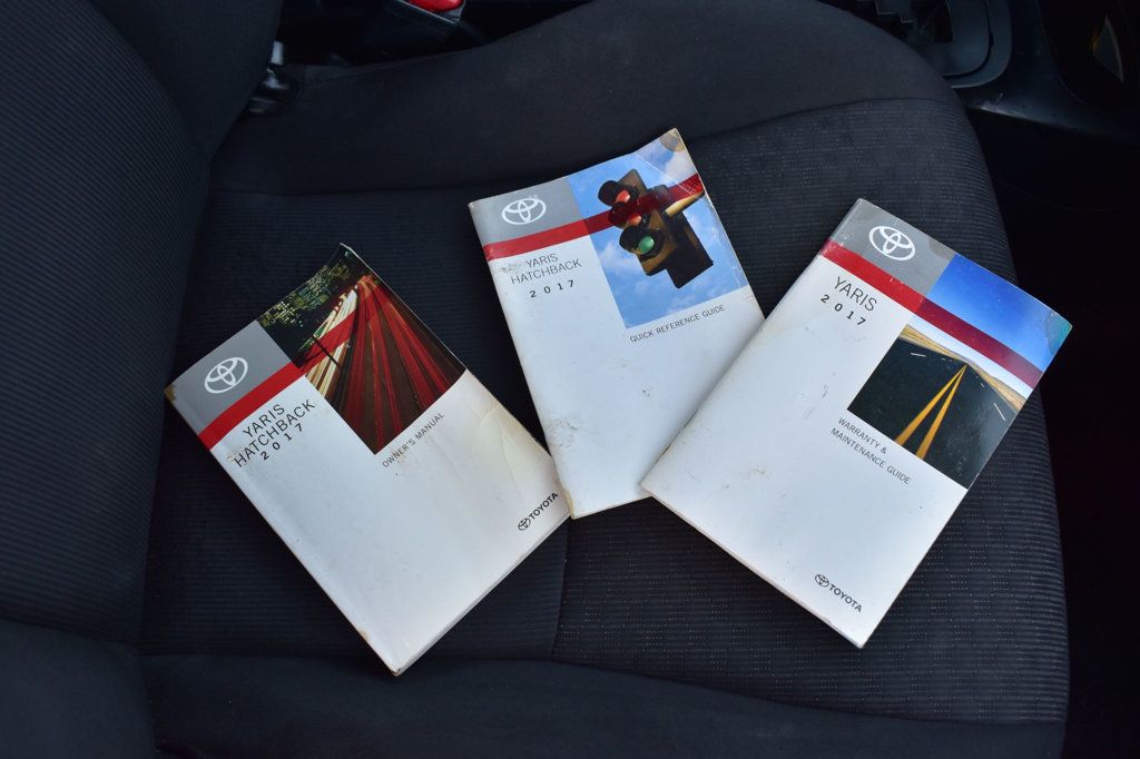 2017 Toyota Yaris 5-Door L Automatic - 22958503 - 12