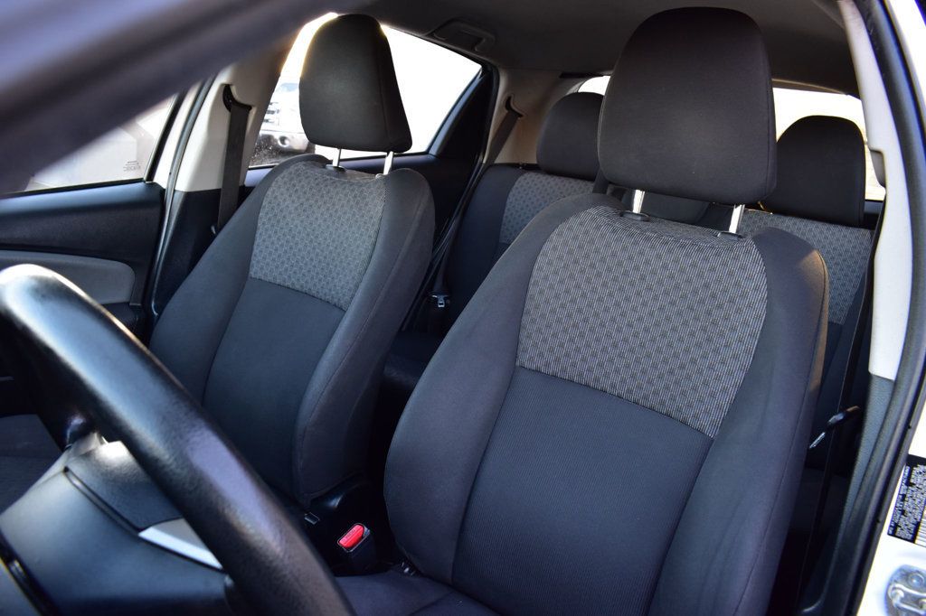 2017 Toyota Yaris 5-Door L Automatic - 22958503 - 14